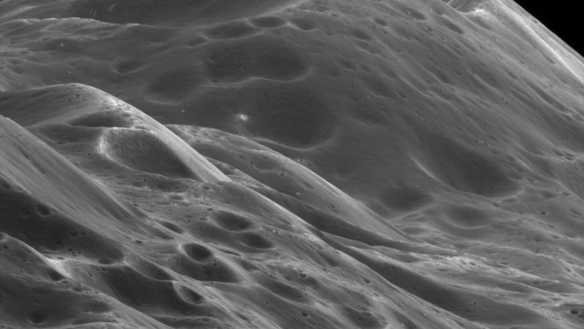 A close-up of the mountainous equatorial ridge of Iapetus, with steep slopes covered in craters, taken by Cassini from a few thousand kilometres away